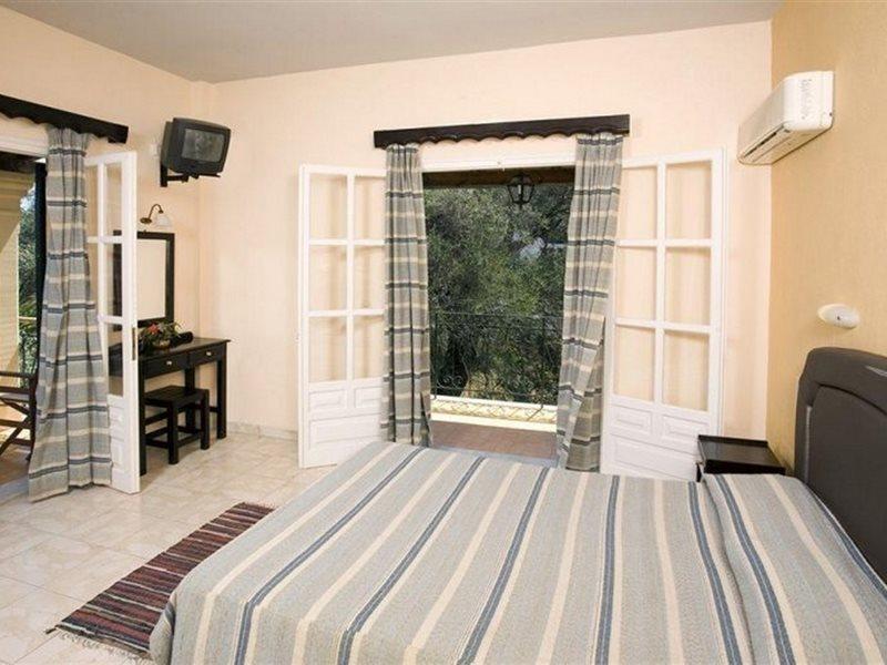 Yannis Servos Barbati Apartments Екстер'єр фото